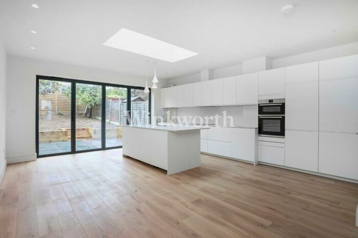 4 Bedroom Terraced House To Rent In Warwick Road, London, N11