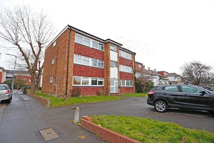 2 Bedroom Flat To Rent In Barley Lane, IG3