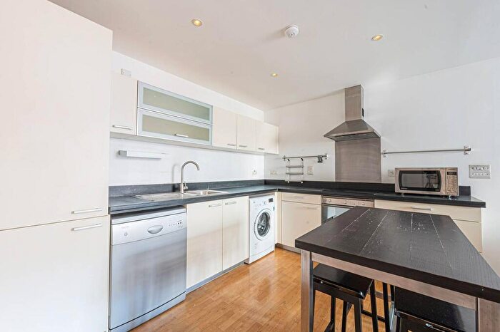 2 Bedroom Flat To Rent In Manilla Street, Canary Wharf, London, E14