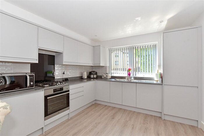 3 Bedroom Flat For Sale In Chine Avenue, Shanklin, Isle Of Wight, PO37