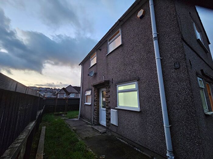 3 Bedroom Semi-Detached House To Rent In Maes Collen, Swansea, SA6