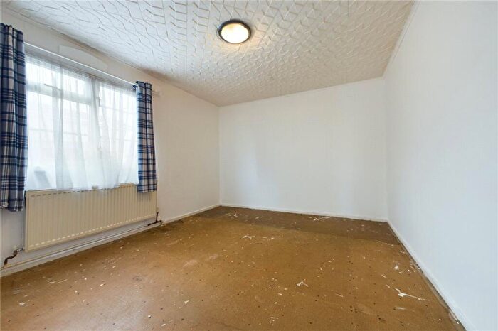 2 Bedroom Mobile Home For Sale In Loddon Court Farm Park Homes, Beech Hill Road, Spencers Wood, Reading, RG7