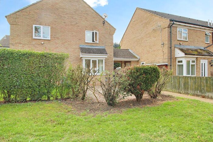 2 Bedroom Cluster House To Rent In William Drive, St. Neots, PE19
