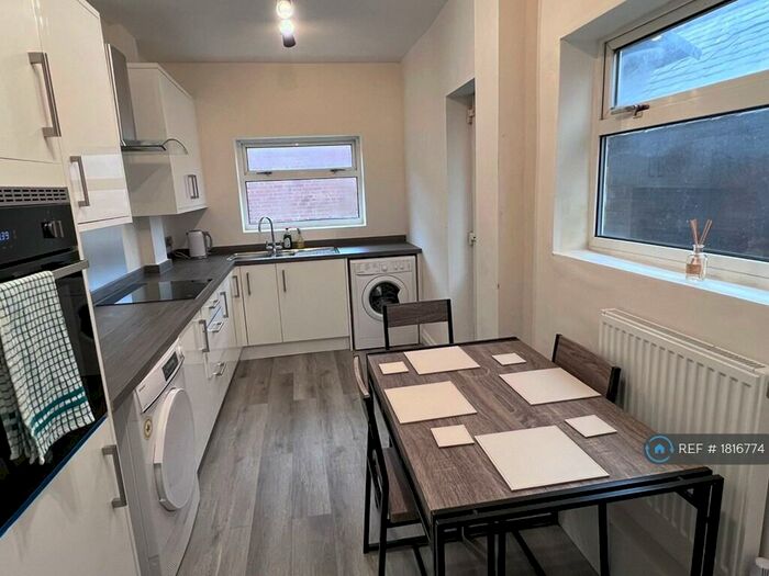 3 Bedroom Semi-Detached House To Rent In Sandon Street, Nottingham, NG7