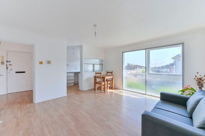 1 Bedroom Flat To Rent In Brunswick Court, Woodside Road, London, South Norwood, London, SE25