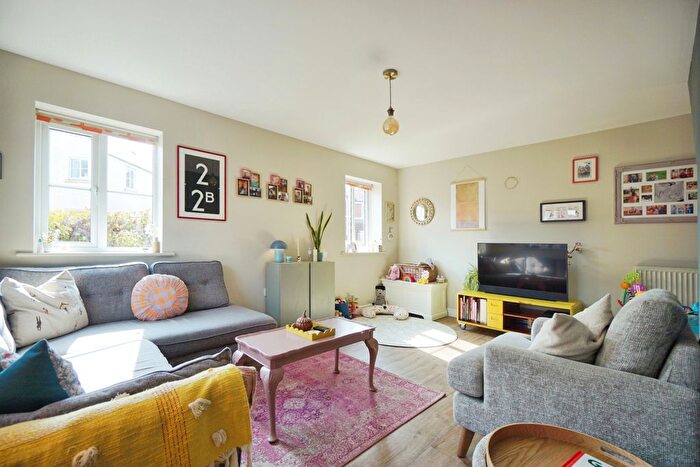 3 Bedroom End Of Terrace House For Sale In Mills Drive, Wellington, Somerset, TA21