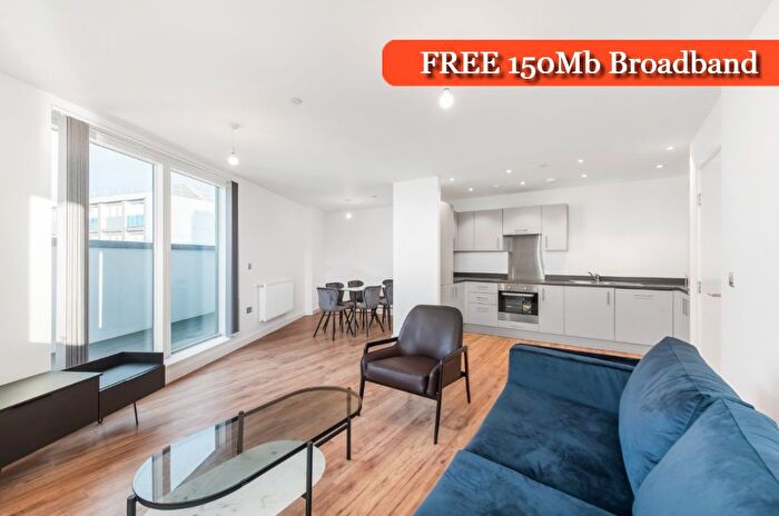 3 Bedroom Flat To Rent In Stylus Place, Hayes, UB3