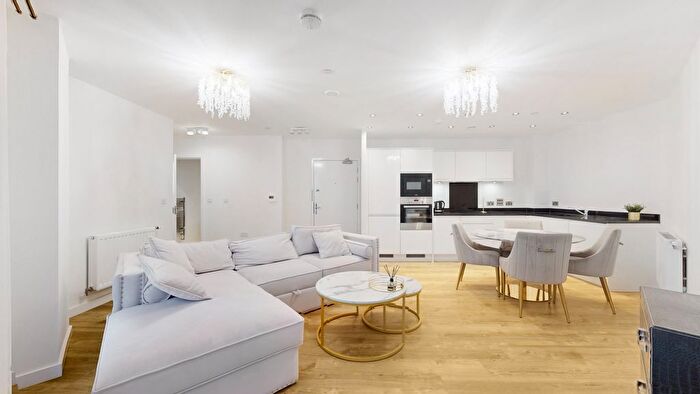 1 Bedroom Flat To Rent In Lakeside Drive, London, NW10