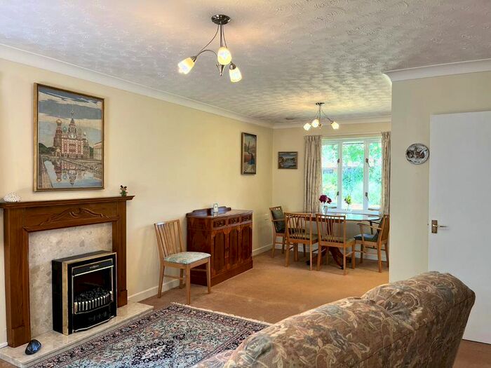 2 Bedroom Semi-Detached Bungalow For Sale In Meadowbrook Court, Twmpath Lane, Gobowen, Oswestry, SY10