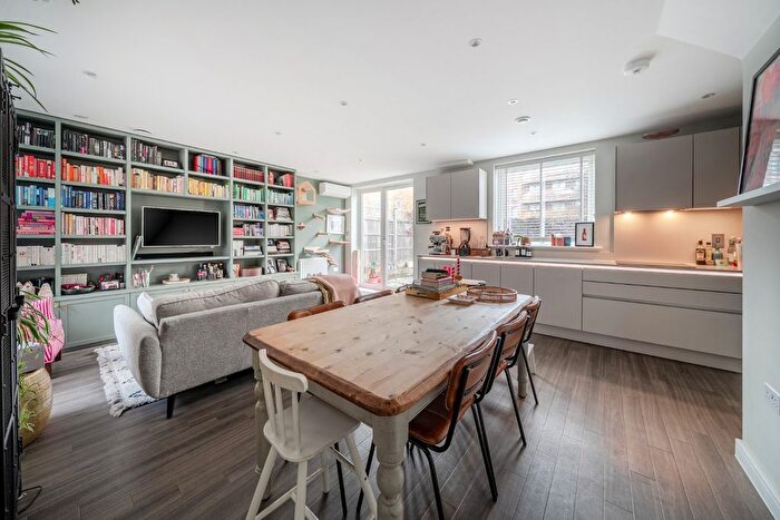 3 Bedroom Detached House For Sale In Davenant Way, Acton, London, W3