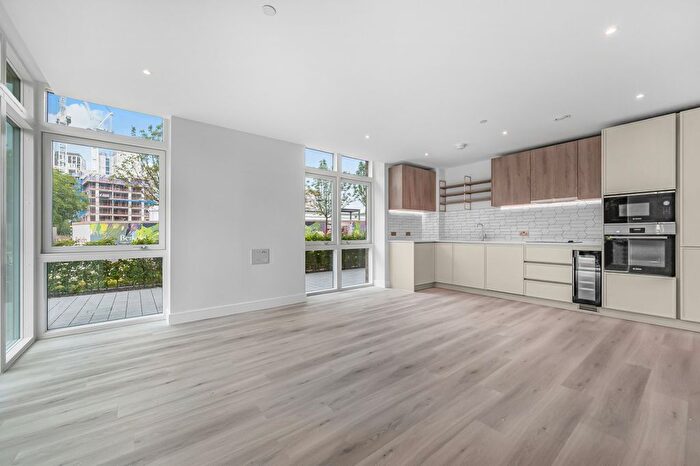 3 Bedroom Flat To Rent In Cairncross House, Townsend Road, SE3