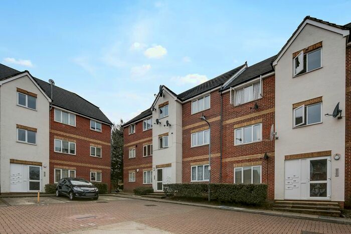 1 Bedroom Flat To Rent In Fenman Gardens, Goodmayes, IG3