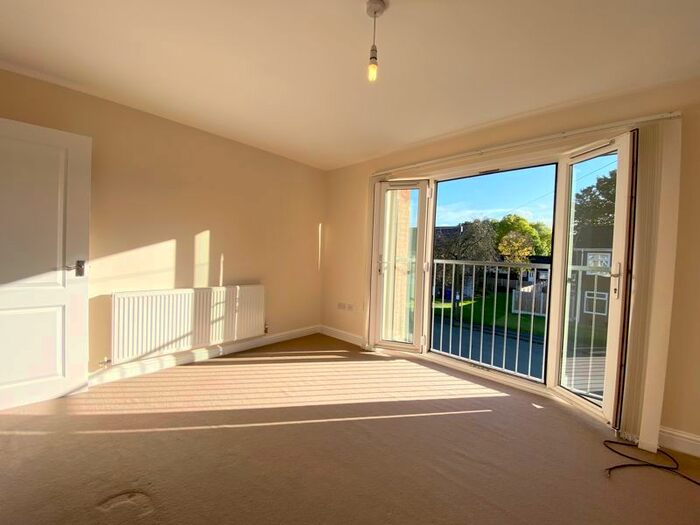 2 Bedroom Flat To Rent In Threeways House, Victoria Street, Silverdale, Newcastle, Staffordshire, ST5