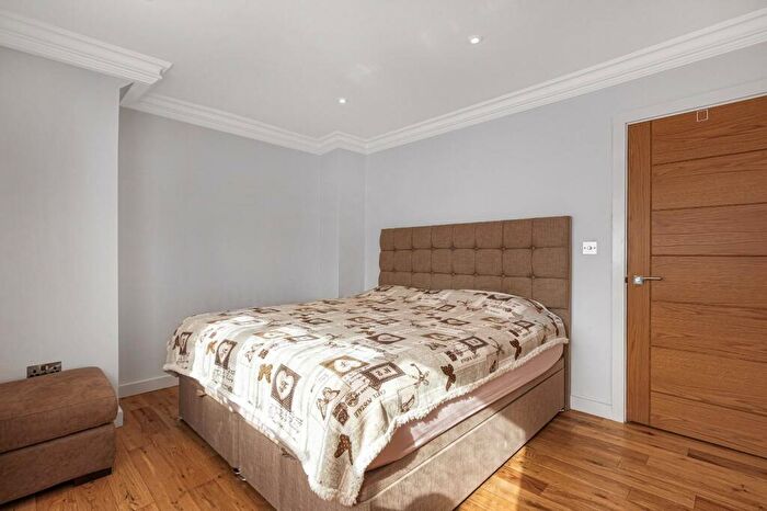 3 Bedroom End Of Terrace House For Sale In Ingram Road, Dartford, DA1