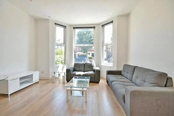2 Bedroom Flat To Rent In Minster Road, London, NW2