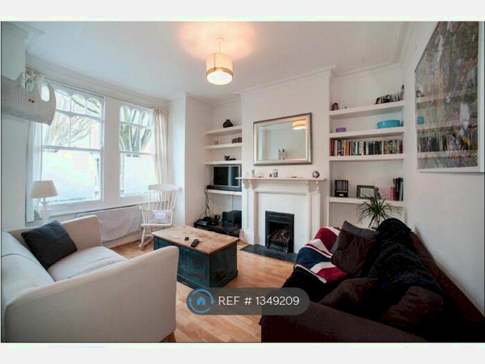 2 Bedroom Maisonette To Rent In Collingbourne Road, London, W12