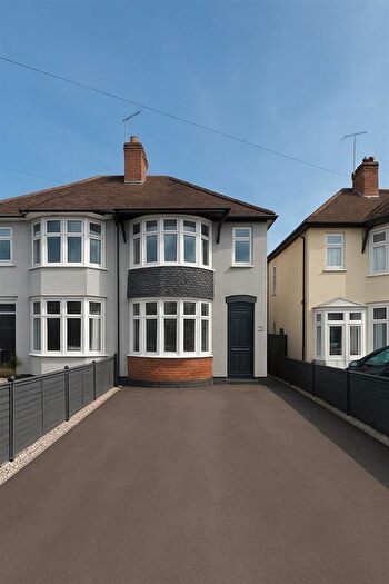 3 Bedroom Semi-Detached House For Sale In Kingsbridge Road, Nuneaton, CV10