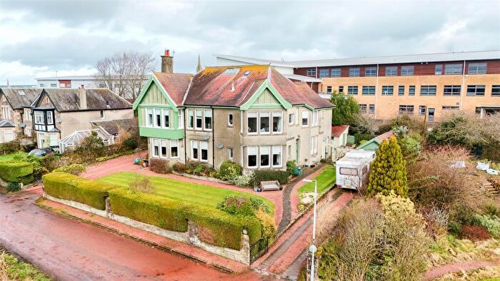 3 Bedroom Flat For Sale In Bonnington Avenue, Lanark, ML11