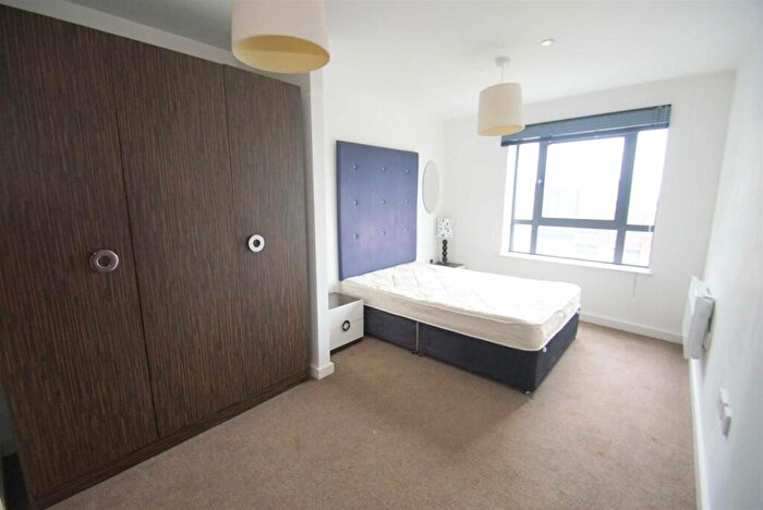 2 Bedroom Flat For Sale In Skyline, St Peters Square, LS9