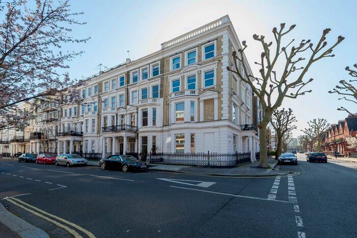 2 Bedroom Flat To Rent In Castletown Road, London, W14