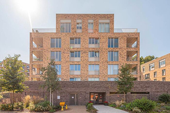 2 Bedroom Flat To Rent In Cornforth Lane, Mill Hill, London, NW7