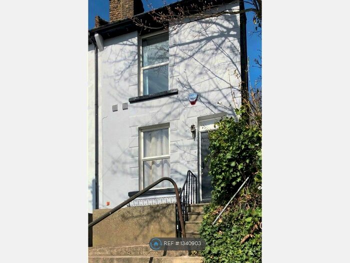 2 Bedroom Flat To Rent In Chatham, Chatham, ME5