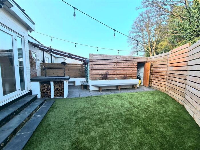 2 Bedroom Flat To Rent In Mansfield Road, Sherwood, Nottingham, NG5