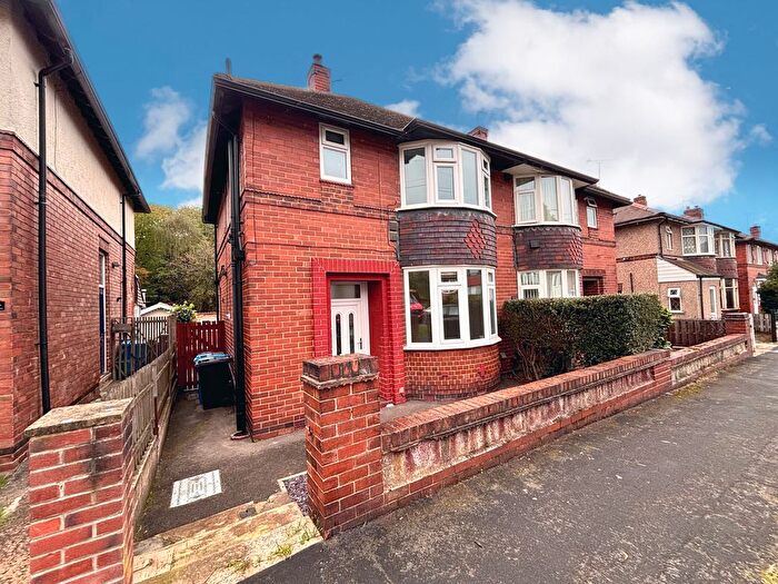 3 Bedroom Semi-Detached House To Rent In Clifton Crescent, Sheffield, S9