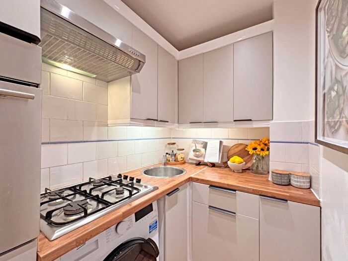 2 Bedroom Flat To Rent In Gloucester Street, Pimlico, London, SW1V