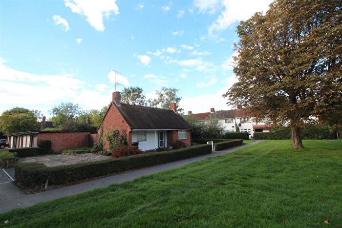 1 Bedroom Bungalow To Rent In Oak Way, Crawley, West Sussex., RH10