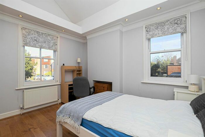 2 Bedroom Flat For Sale In Endlebury Road, London, E4