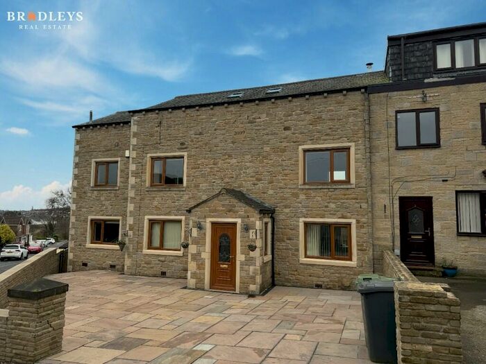 2 Bedroom Barn Conversion To Rent In The Barn, Coteroyd Avenue, Leeds, West Yorkshire, LS27