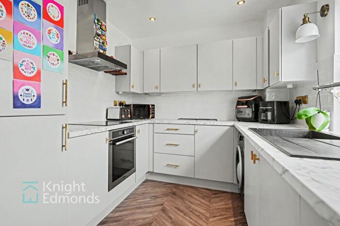 2 Bedroom Flat For Sale In Marigold Way, Kingswood House, ME16