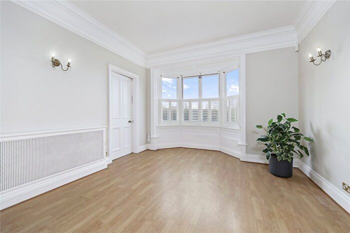 2 Bedroom Flat To Rent In Dial House, Russell Road, Shepperton, TW17