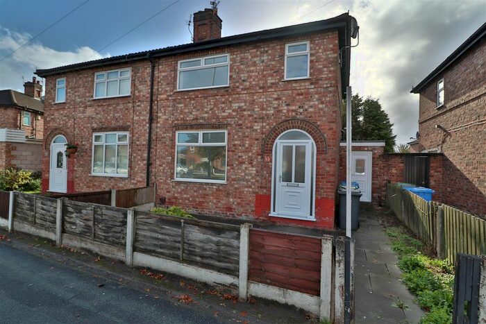 3 Bedroom Semi-Detached House To Rent In Kingsway South, Latchford, Warrington, WA4