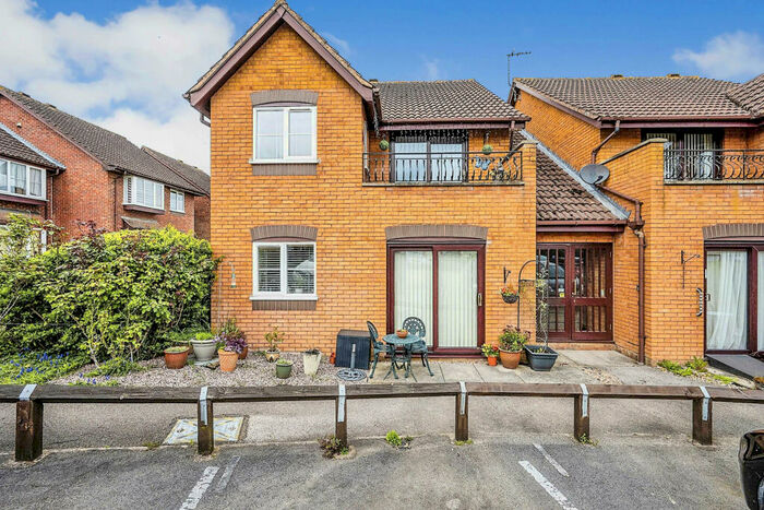 2 Bedroom Flat For Sale In Eleanor Walk, Woburn, Milton Keynes, MK17