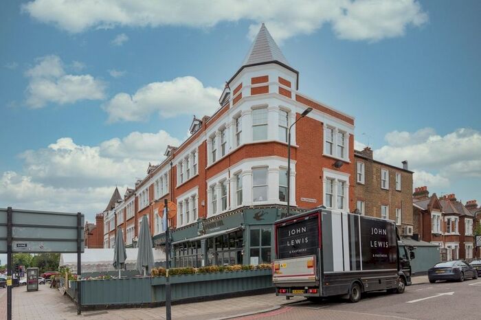 4 Bedroom Flat To Rent In Cavendish Parade, London, SW4