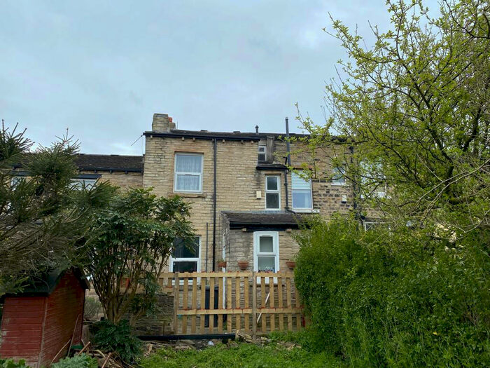 1 Bedroom Terraced House For Sale In Church Lane, Huddersfield, West Yorkshire, HD5