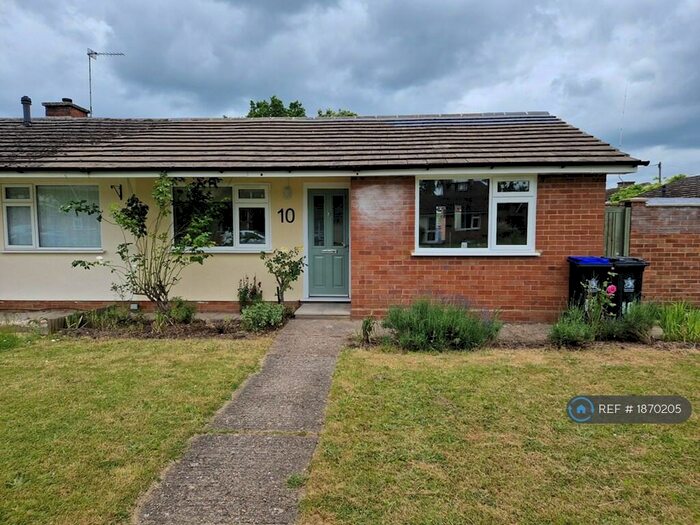2 Bedroom Bungalow To Rent In Heatherden Green, Iver Heath, SL0