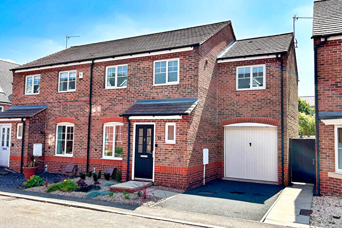 3 Bedroom Semi-Detached House For Sale In Oak Crescent, Ashby-de-la-Zouch, LE65
