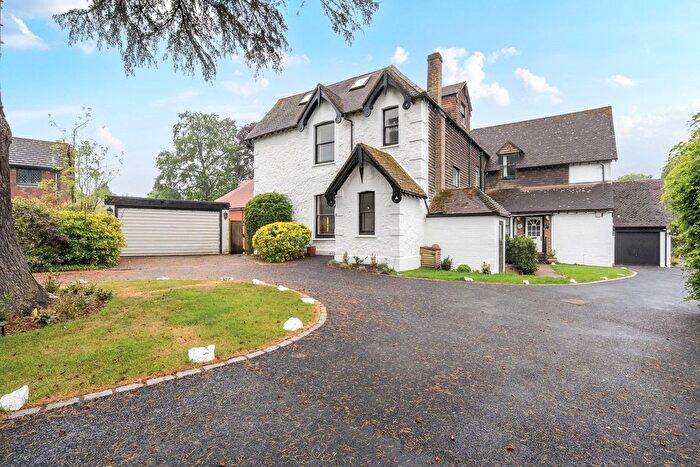 6 Bedroom Semi-detached House To Rent In Horseshoe Lane West, Guildford, GU1