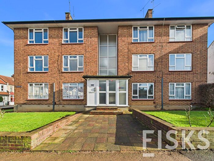 2 Bedroom Flat For Sale In Westbourne Grove, Westcliff-On-Sea, SS0