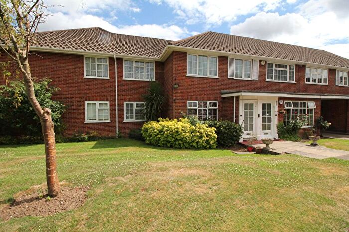 2 Bedroom Maisonette To Rent In Laburnum Court, Stanmore, Middlesex, HA7