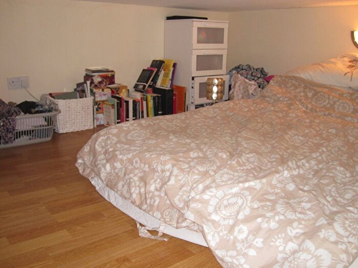 Terraced House To Rent In Sinclair Road, London, W14