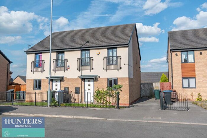 3 Bedroom Semi-Detached House To Rent In Roundwood Avenue Ravenscliffe, Bradford, West Yorkshire, BD10