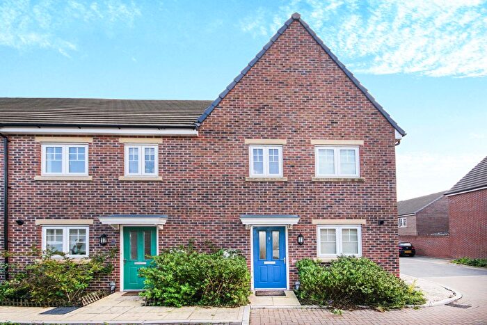 3 Bedroom Property To Rent In Canal Court, Gloucester, GL2