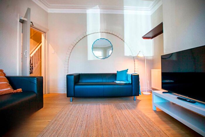 9 Bedroom Semi Detached House To Rent In Mauldeth Road West, Withington, Manchester, M20