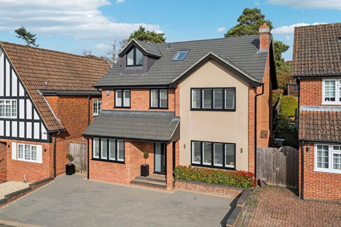 5 Bedroom Detached House For Sale In Deanacre Close, Chalfont St Peter, Buckinghamshire, SL9