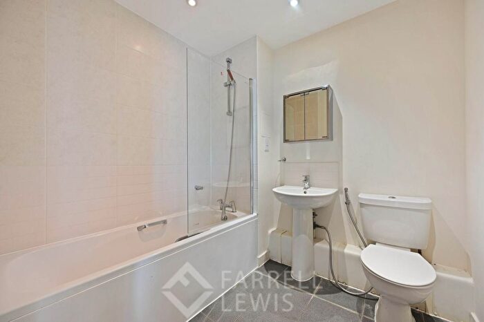 2 Bedroom Flat For Sale In Firestone House, Boston Manor, TW8