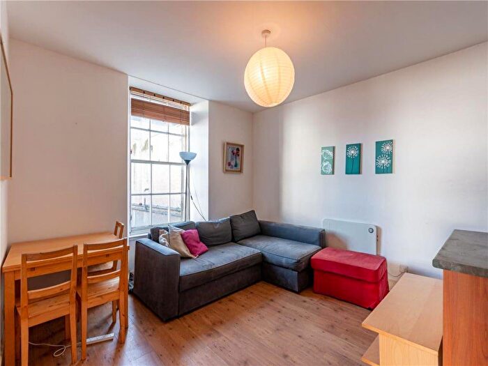2 Bedroom Flat To Rent In P Nicolson Street, Edinburgh, EH8